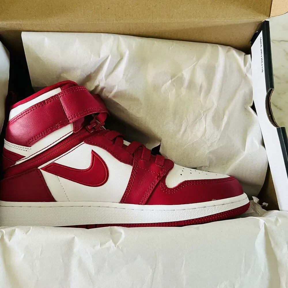 NIKE Air Jordan 1 Hi FlyEase Cardinal Red/White - M 5.5 Y (7 W)